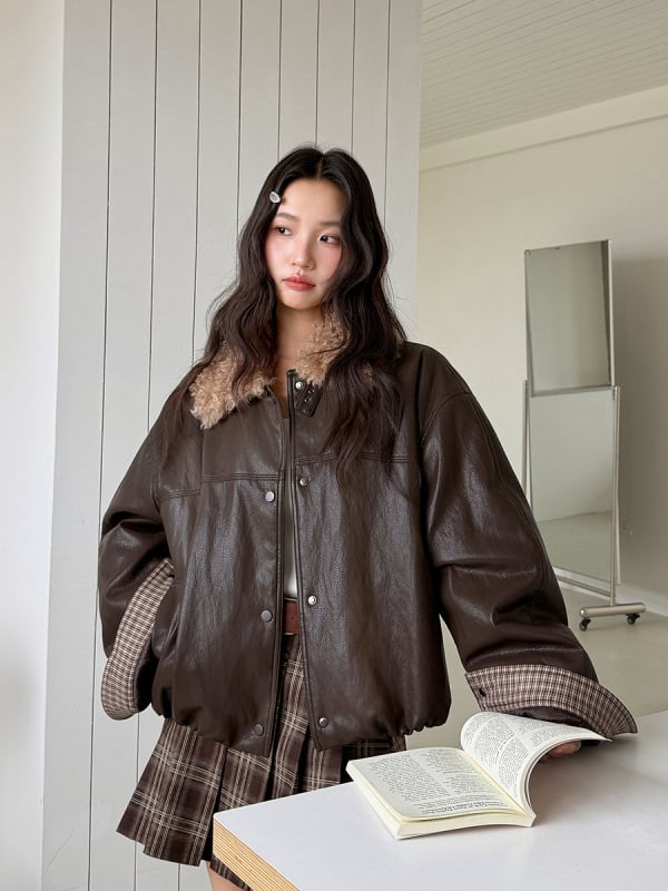Ženska PU kožna jakna s flis podstavom, stojeći ovratnik, zatvarač, slobodan kroj, zimska 2025, korejski/japanski casual stil