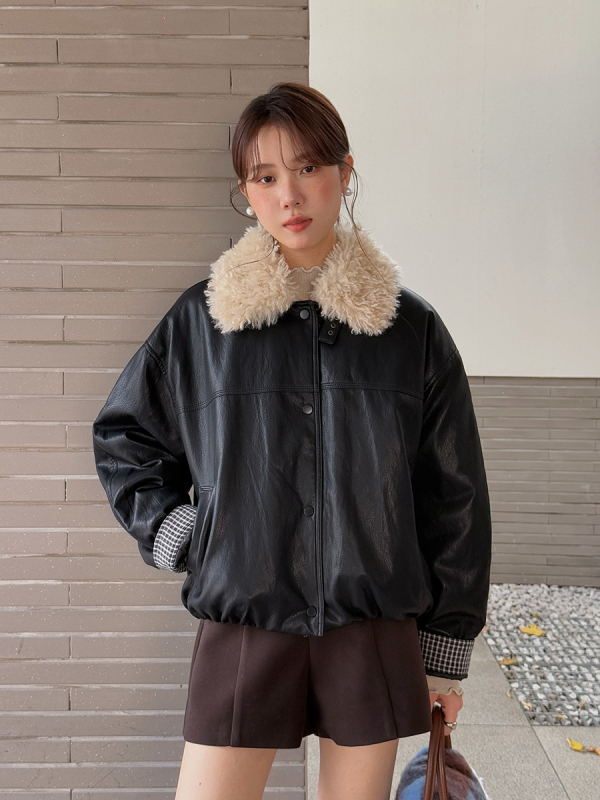 Ženska PU kožna jakna s flis podstavom, stojeći ovratnik, zatvarač, slobodan kroj, zimska 2025, korejski/japanski casual stil