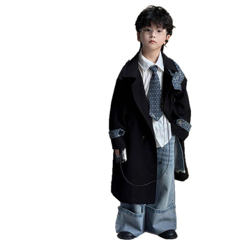 Kaput u korejskom stilu, jednoslojni uzorak, Modal tkanina, glavni materijal: krzno zeca, kopčanje na jedan red gumba, ovratnik tip sakoa