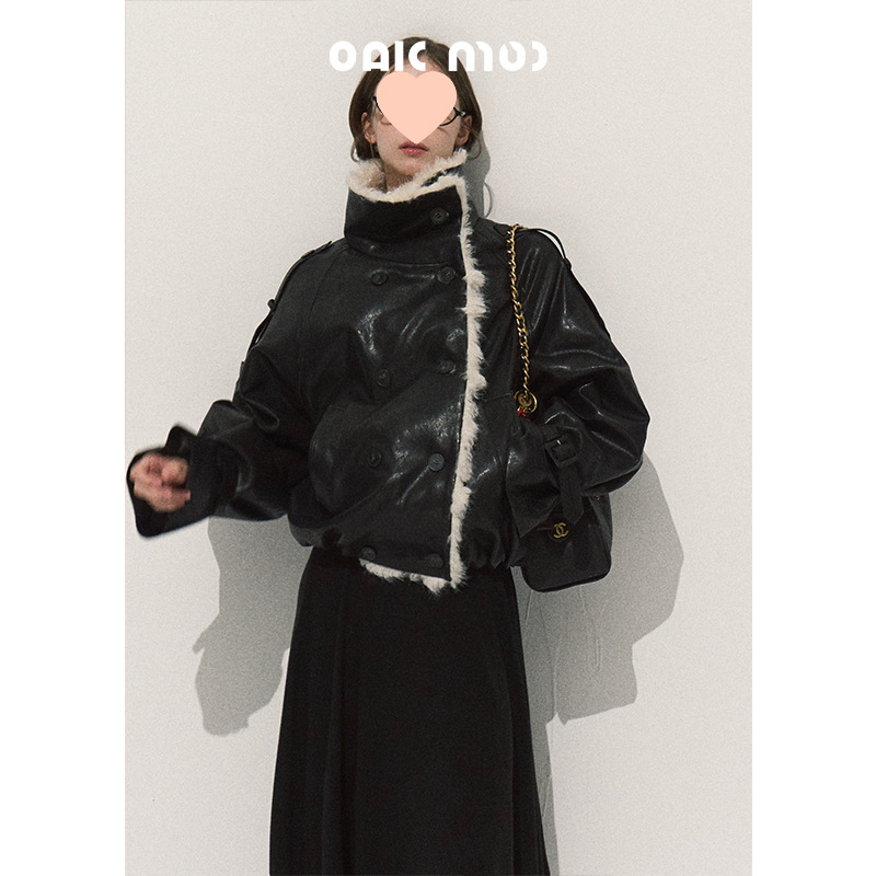 Kožna jakna od umjetne kože s janjećom vunom, rever, zatvaranje bucklama, dugi rukavi