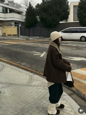 Ženska kožna jakna sa stojećim ovratnikom, jednostruki zatvarač, umjetna koža, srednja duljina, retro stil (stojeći ovratnik; jednostruki zatvarač; umjetna koža; srednja duljina; reverzibilni dizajn)