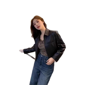 Ženska PU kožna jakna kratkog kroja s polo ovratnikom, prednji zatvarač, dugi rukavi, visokim strukom, elegantan gradski stil