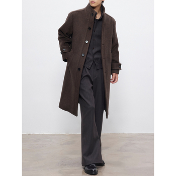 Muški kaput, korejski stil, stojeći ovratnik, srednja duljina, labav kroj, jednoredno zatvaranje, bočne džepove (Stojeći ovratnik; Srednja duljina; Labav kroj; Jednoredno zatvaranje; Bočne džepove)