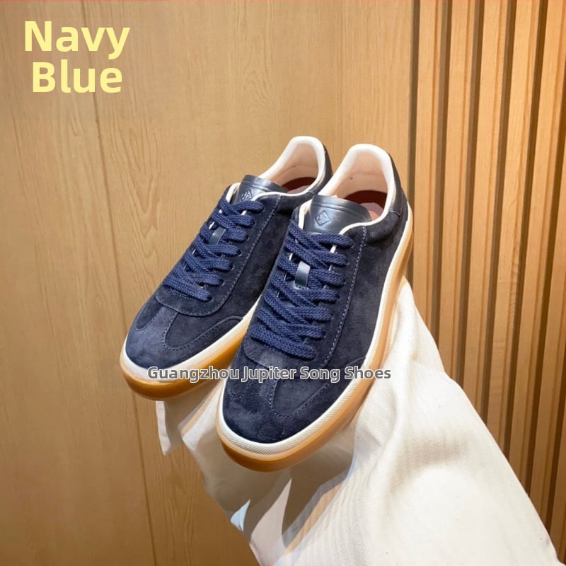 Ежедневни спортни обувки; горна част: кожа от първи слой; стелка: овча кожа; подметка: телешко сухожилие; закопчаване: предно връзване; пръст: кръгъл