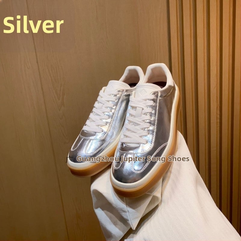 Ежедневни спортни обувки; горна част: кожа от първи слой; стелка: овча кожа; подметка: телешко сухожилие; закопчаване: предно връзване; пръст: кръгъл