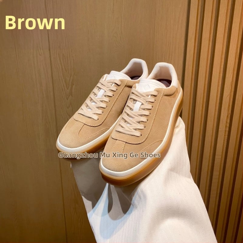 Ежедневни спортни обувки; горна част: кожа от първи слой; стелка: овча кожа; подметка: телешко сухожилие; закопчаване: предно връзване; пръст: кръгъл