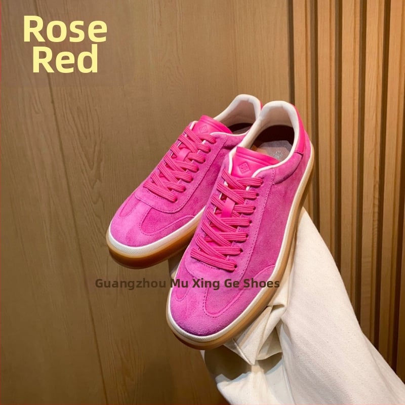 Ежедневни спортни обувки; горна част: кожа от първи слой; стелка: овча кожа; подметка: телешко сухожилие; закопчаване: предно връзване; пръст: кръгъл