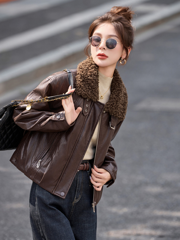 Ženska kožna jakna s umjetnim krznom, jesen-zima 2025, elegantan gradski stil, model YB8965