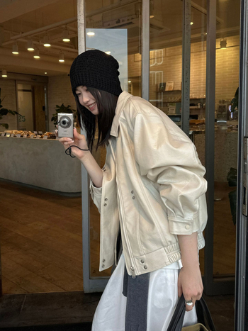 Ženska PU kožna jakna za motocikle - s ovratnikom lapel, zatvarač, regularna duljina, jesen 2025, casual stil