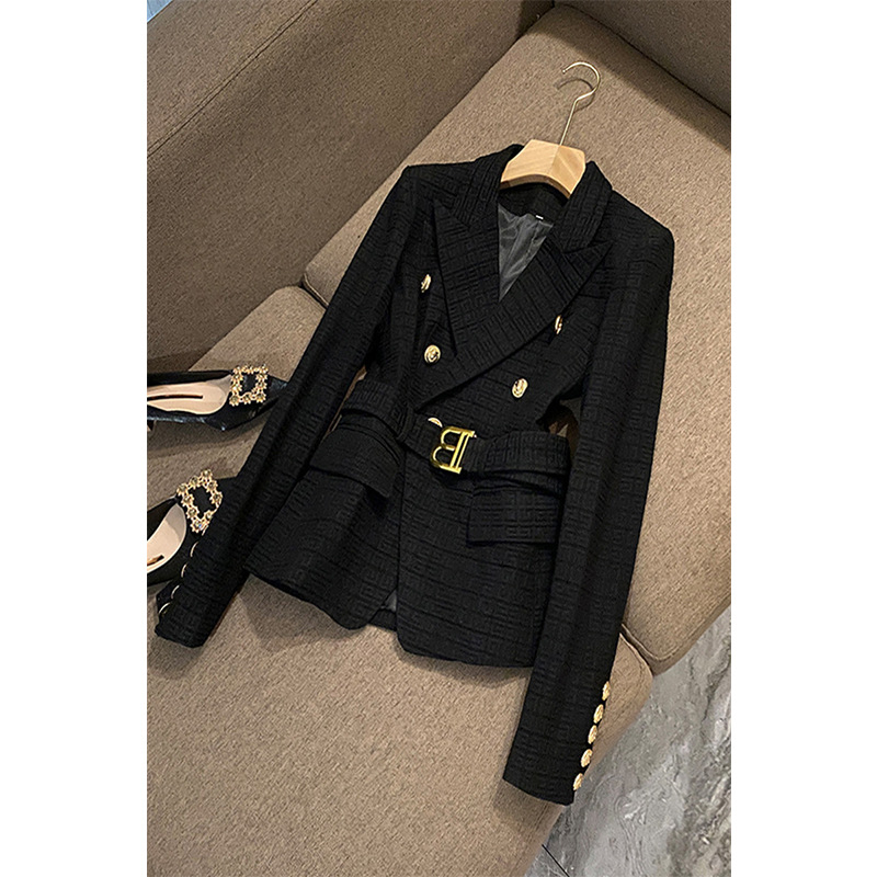 Damsko sako u slim-fit kroju s polo ovratnikom, dugi rukavi, jednobojna poliester tkanina (80–90% poliester)