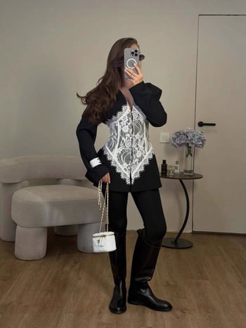 Дамско късо костюмно сако, памук-полиестер смес, дълги ръкави, едноредово закопчаване, яка тип костюм, есен 2025