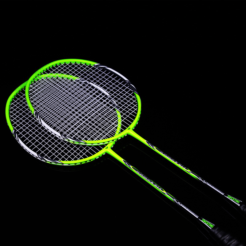 Raketa za badminton s karbonskim okvirom, težina 85–89 g, debljina drške G4, ravni osovina, za amatere