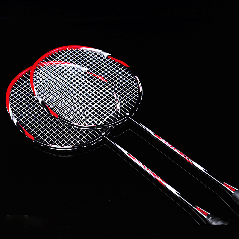 Raketa za badminton s karbonskim okvirom, težina 85–89 g, debljina drške G4, ravni osovina, za amatere