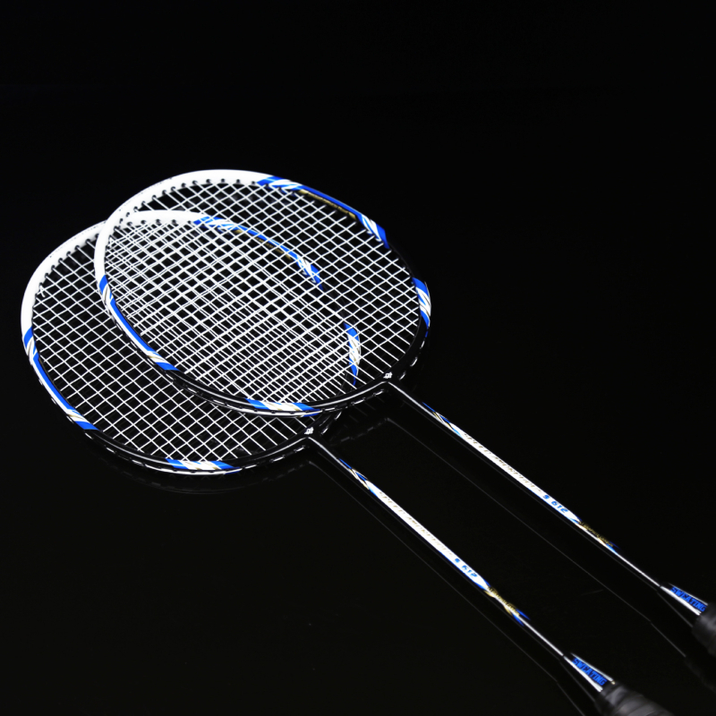 Raketa za badminton s karbonskim okvirom, težina 85–89 g, debljina drške G4, ravni osovina, za amatere
