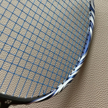 Mu qianli badminton reketa — okvir od punih karbonskih vlakana (težina 95–100 g; direktan udarac; blago tvrđi; pogodno za badminton i tenis)