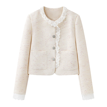 Top s čipkastim rubom i cvjetnim uzorkom, okrugli ovratnik, dugi rukavi, redovita duljina (50–65 cm), zatvara se na gumb u jednom redu