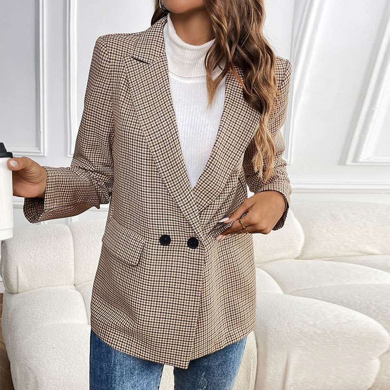 Ženski blejzer s houndstooth uzorkom u retro stilu, poliester materijal, ovratnik sakou, zatvaranje jednim gumbom, proljeće 2025