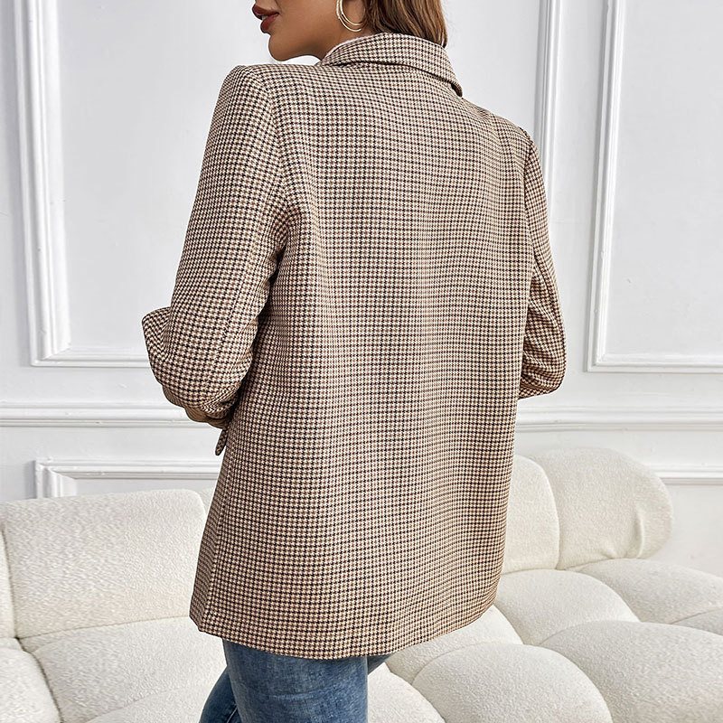 Ženski blejzer s houndstooth uzorkom u retro stilu, poliester materijal, ovratnik sakou, zatvaranje jednim gumbom, proljeće 2025