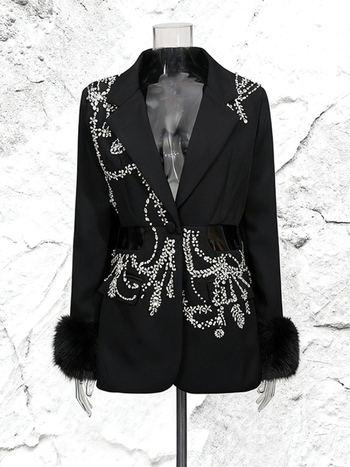 Damsko usko sako s jednim gumbom i dijamantnom dekoracijom, otkriva struk, poliester, zima 2025