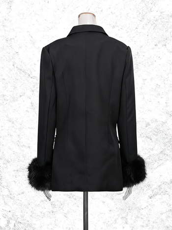 Damsko usko sako s jednim gumbom i dijamantnom dekoracijom, otkriva struk, poliester, zima 2025