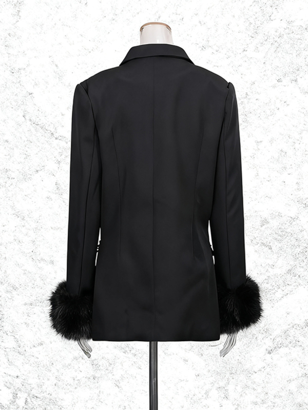 Damsko usko sako s jednim gumbom i dijamantnom dekoracijom, otkriva struk, poliester, zima 2025