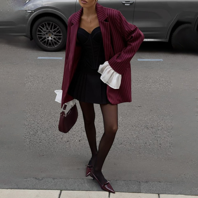 Ženski kostim s prugama, slobodan kroj, jakna s ovratnikom i panelnim rukavima