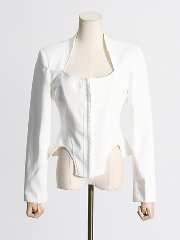 Ženski blejzer, uski kroj, četvrtasti ovratnik, dugi rukavi, poliester, kopčanje na jedan red