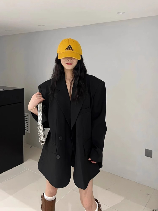 Ženski oversize blejzer s velikim ramenim jastučićima, srednja duljina, sakoi vrat, dvostruko kopčanje