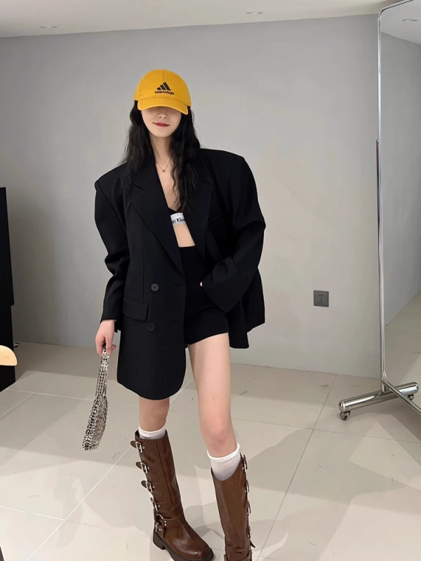 Ženski oversize blejzer s velikim ramenim jastučićima, srednja duljina, sakoi vrat, dvostruko kopčanje