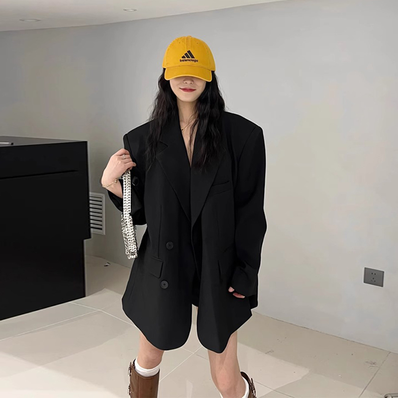 Ženski oversize blejzer s velikim ramenim jastučićima, srednja duljina, sakoi vrat, dvostruko kopčanje