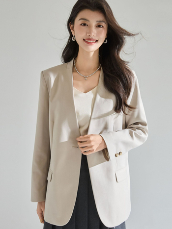 Blazer – labav kroj, bez ovratnika, jedno dugme, viskoza, elegantan uredski stil