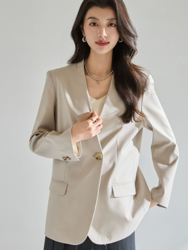 Blazer – labav kroj, bez ovratnika, jedno dugme, viskoza, elegantan uredski stil