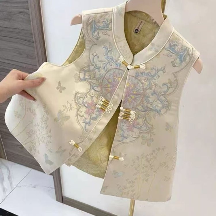 Vesta/Kardigan kineskog stila s jacquard izvezom, 3D efekt, stojeći ovratnik, zatvaranje jednim redom i više kopči, jesenska verzija 2025
