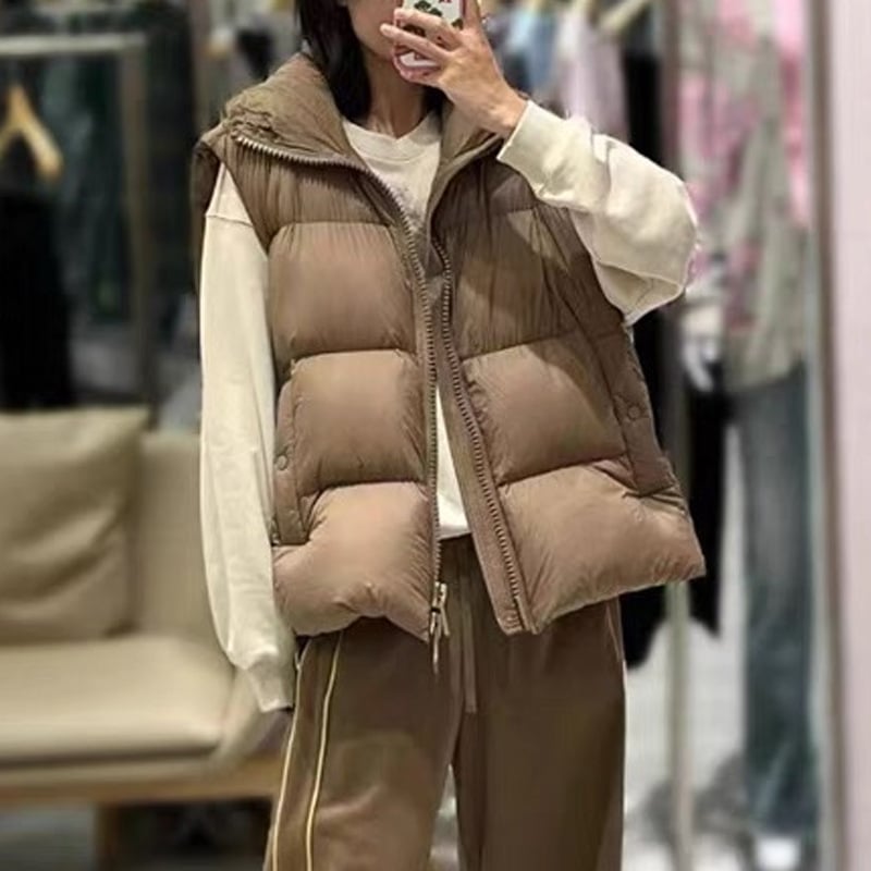 Női kapucnis tollmellény, töltet duck down 81–85%, laza szabás, cipzár, hossz 50–65 cm