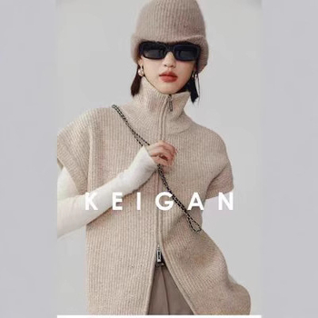Vuneni kardigan-vest, ležerni kroj, zatvarač, visok ovratnik, duljina 50–65 cm