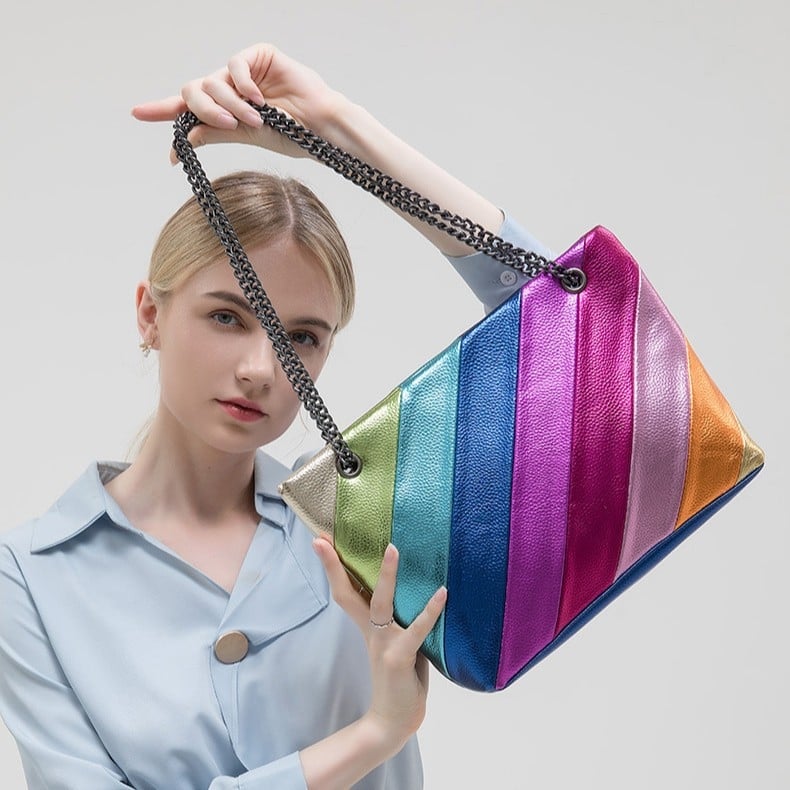 Ženska PU kožna crossbody torba s lančanim remenom, vodoravni kvadratni oblik, zatvaranje rajferšijem, unutarnji džepovi za telefon i dokumente