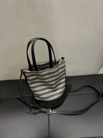 Baršunasta torba tip bucket s otvorenim vrhom, gradski jednostavan stil, skriveni džep sa zipom, jesen 2025.