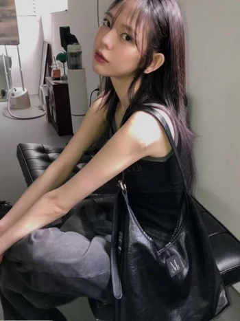 Crossbody torba ispod pazuha, dumpling oblik, PU materijal, zatvaranje zatvaračem, poliester podstava