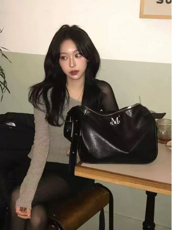 Crossbody torba ispod pazuha, dumpling oblik, PU materijal, zatvaranje zatvaračem, poliester podstava