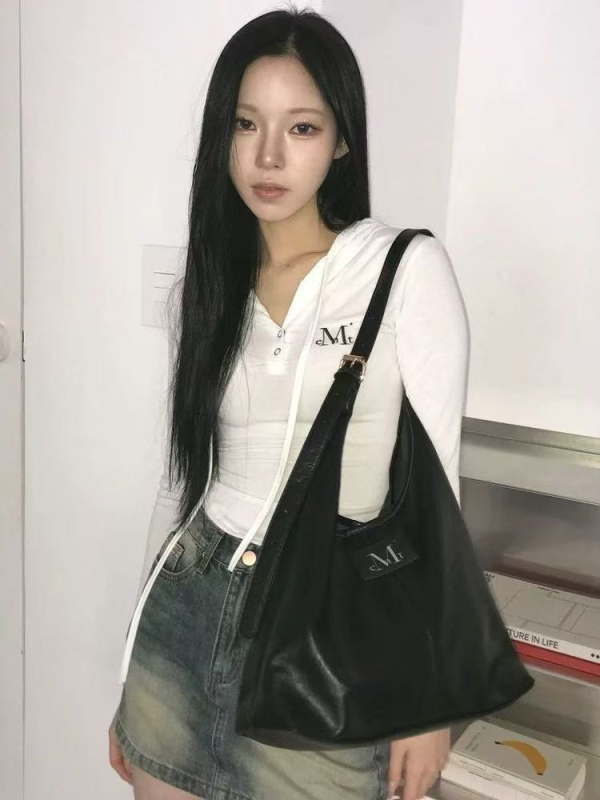 Crossbody torba ispod pazuha, dumpling oblik, PU materijal, zatvaranje zatvaračem, poliester podstava