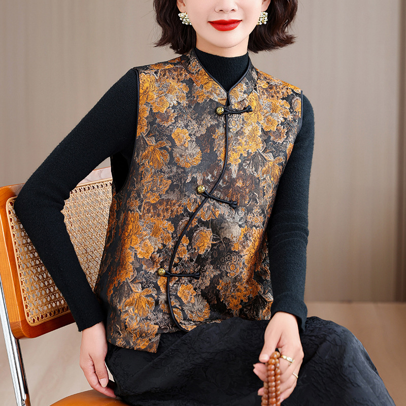 Vesta jacquard floral, quilted, cu guler în formă de V, umplutură din bumbac, închidere cu nasturi pe un rând