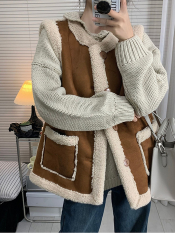 Vesta din lână de miel cu blană integrată, față dublă, lungime scurtă, guler rotund, nasture simplu