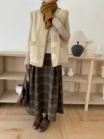 GAGD vestă fără mâneci din lână de miel pentru femei, croială lejeră, guler rotund, nasturi pe un singur rând, colecția de iarnă 2025