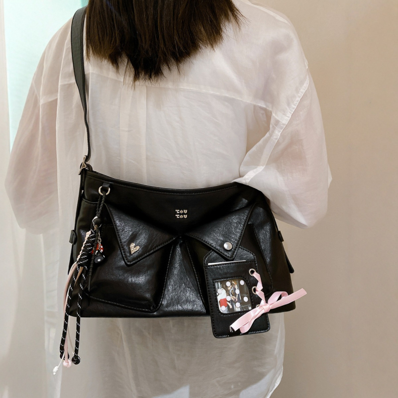 PU patchwork tote torba s punk rivet detaljima, zatvaranje na zip, unutarnji džepovi sa zipom i džep za telefon, vodoravni kvadratni oblik