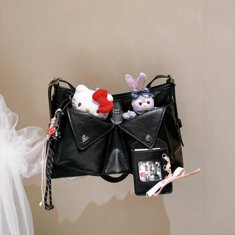 PU patchwork tote torba s punk rivet detaljima, zatvaranje na zip, unutarnji džepovi sa zipom i džep za telefon, vodoravni kvadratni oblik