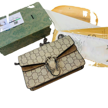 Ženska crossbody torbica, horizontalni kvadratni oblik, PU materijal, magnetsko zatvaranje, laminirani unutarnji džep, unutarnji sloj