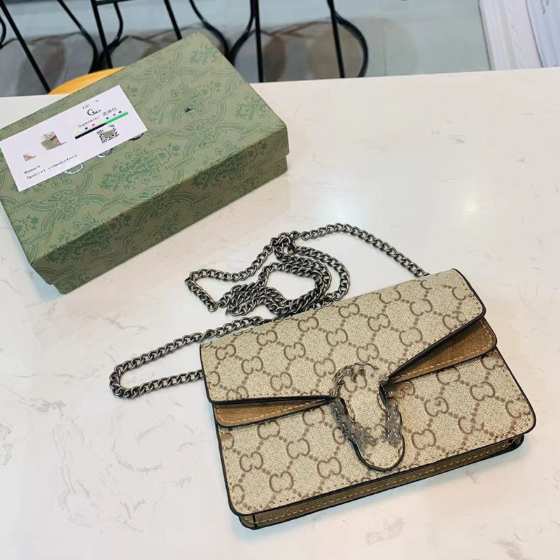 Ženska crossbody torbica, horizontalni kvadratni oblik, PU materijal, magnetsko zatvaranje, laminirani unutarnji džep, unutarnji sloj