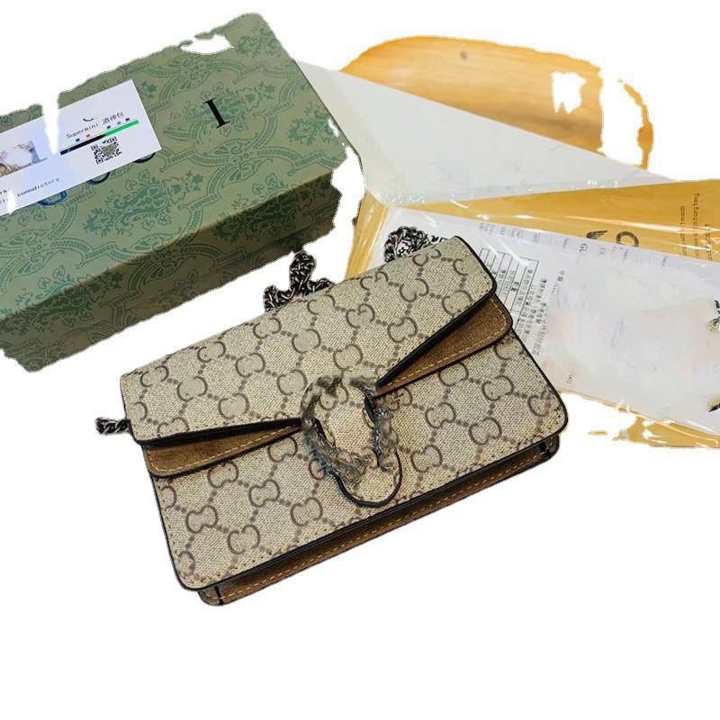 Ženska crossbody torbica, horizontalni kvadratni oblik, PU materijal, magnetsko zatvaranje, laminirani unutarnji džep, unutarnji sloj