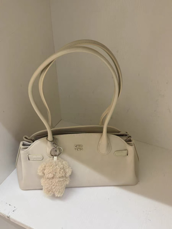 Tote torba PU koža, poliester podstava, zatvarač, proljeće 2025