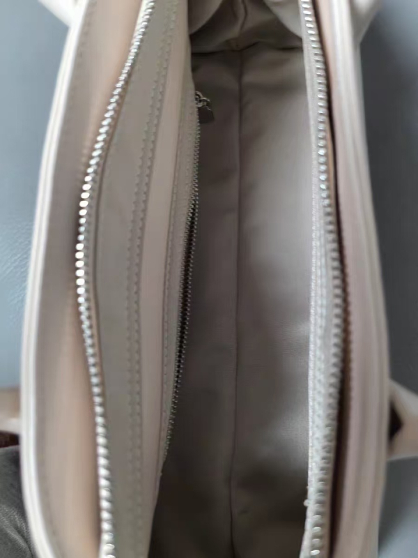 Tote torba PU koža, poliester podstava, zatvarač, proljeće 2025